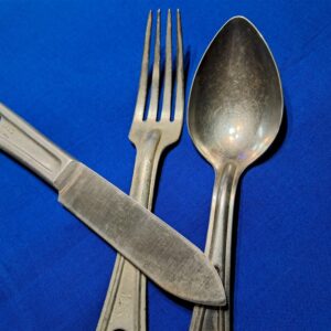 world-war-two-mess-kit-utensil-set-1945-dated-knife-with-fork-and-spoon