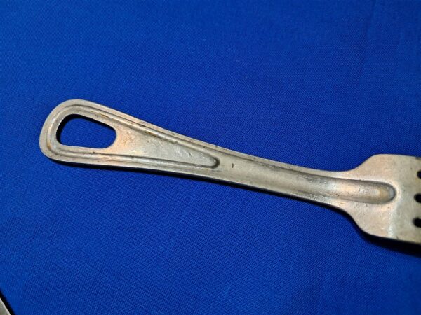 world-war-two-mess-kit-utensil-set-1945-dated-knife-with-fork-and-spoon
