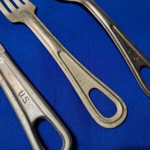 world-war-two-mess-kit-utensil-set-1945-dated-knife-with-fork-and-spoon