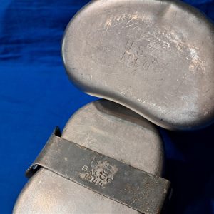 korean-war-canteen-group-with-cup-and-cover-canteen-1951-dated-1944-insides-some-use