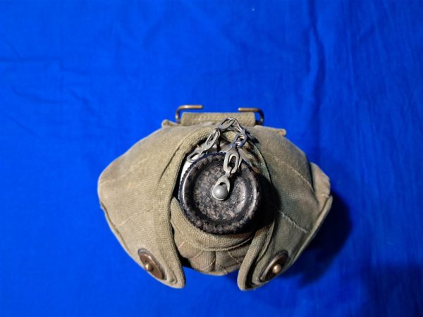 korean-war-canteen-group-with-cup-and-cover-canteen-1951-dated-1944-insides-some-use