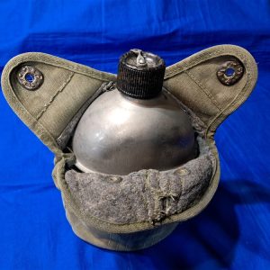 korean-war-canteen-group-with-cup-and-cover-canteen-1951-dated-1944-insides-some-use