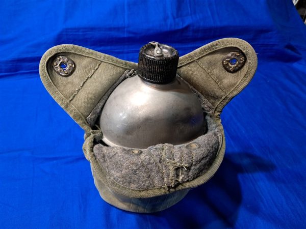 korean-war-canteen-group-with-cup-and-cover-canteen-1951-dated-1944-insides-some-use