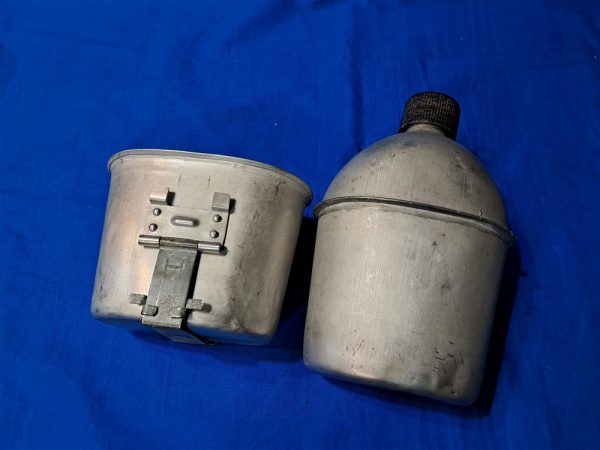 korean-war-canteen-group-with-cup-and-cover-canteen-1951-dated-1944-insides-some-use