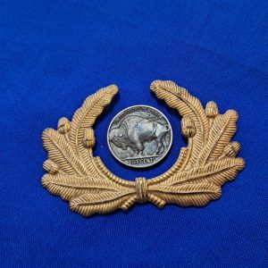 world-war-two-german-visor-cap-wreath-for-veterans-association-gold-color-with-4-prongs