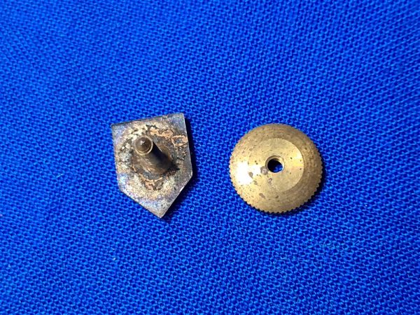 world-war-two-lapel-button-for-the-first-division-screw-back-early-design