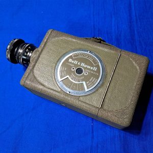 world-war-two-field-signal-corps-camera-motion-bell-howell-crackle-paint-finish-original-strap-excellent