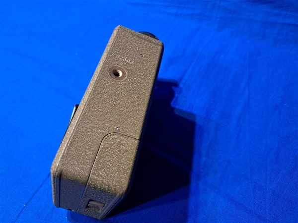 world-war-two-field-signal-corps-camera-motion-bell-howell-crackle-paint-finish-original-strap-excellent