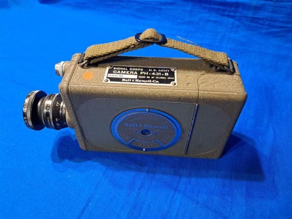 world-war-two-field-signal-corps-camera-motion-bell-howell-crackle-paint-finish-original-strap-excellent