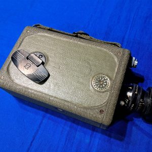 world-war-two-field-signal-corps-camera-motion-bell-howell-crackle-paint-finish-original-strap-excellent