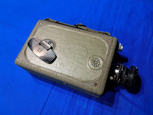 world-war-two-field-signal-corps-camera-motion-bell-howell-crackle-paint-finish-original-strap-excellent