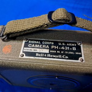 world-war-two-field-signal-corps-camera-motion-bell-howell-crackle-paint-finish-original-strap-excellent