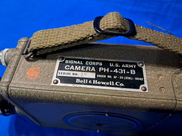 world-war-two-field-signal-corps-camera-motion-bell-howell-crackle-paint-finish-original-strap-excellent