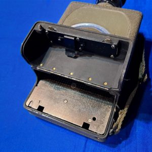 world-war-two-field-signal-corps-camera-motion-bell-howell-crackle-paint-finish-original-strap-excellent