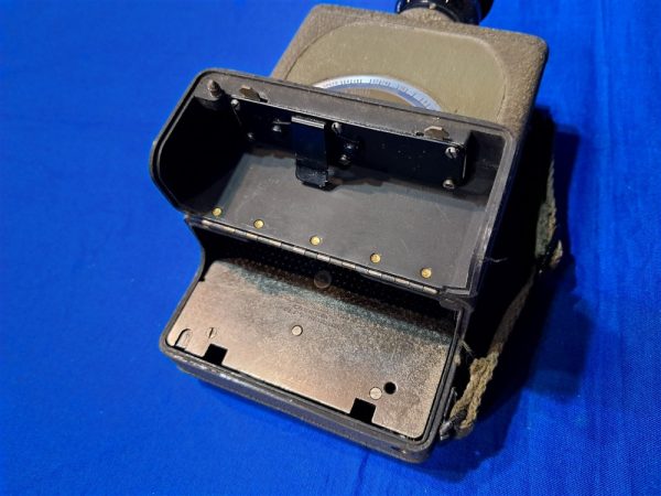 world-war-two-field-signal-corps-camera-motion-bell-howell-crackle-paint-finish-original-strap-excellent