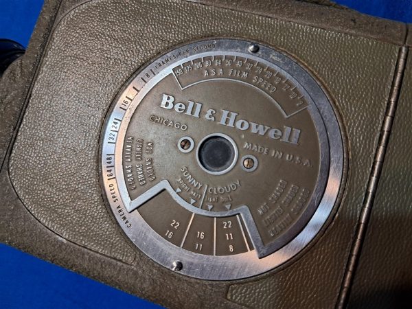 world-war-two-field-signal-corps-camera-motion-bell-howell-crackle-paint-finish-original-strap-excellent