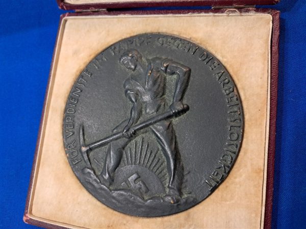 german-world-war-two-1935-dated-table-medal-for-unemployment-fighting-for-an-factory-in-nurnberg-in-presentation-case