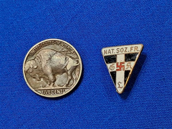 german-world-war-two-womans-membership-pin-very-small-size-for-lapel-great-enamel-and-detail