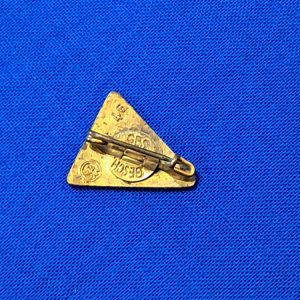 german-world-war-two-womans-membership-pin-very-small-size-for-lapel-great-enamel-and-detail