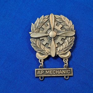 world-war-two-qualification-badge-sterling-silver-a-p-mechanic-with-original-catch-and-pin-excellent-condition