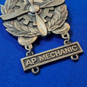 world-war-two-qualification-badge-sterling-silver-a-p-mechanic-with-original-catch-and-pin-excellent-condition