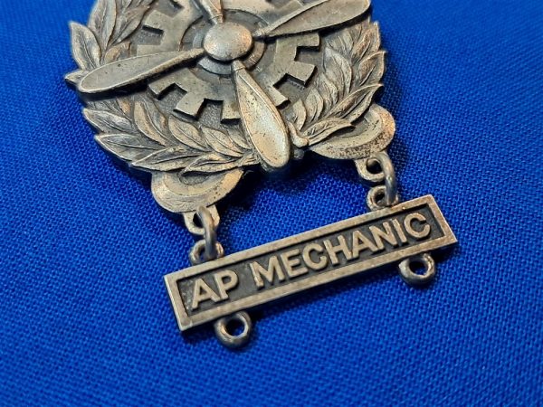world-war-two-qualification-badge-sterling-silver-a-p-mechanic-with-original-catch-and-pin-excellent-condition