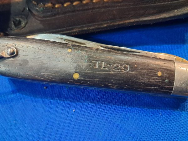 world-war-two-signal-corps-wire-set-with-pliers-and-t-l-29-knife-and-leather-case-complete