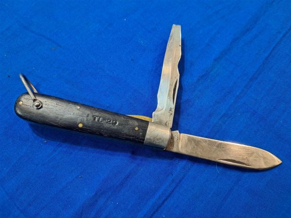 world-war-two-signal-corps-wire-set-with-pliers-and-t-l-29-knife-and-leather-case-complete