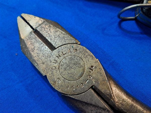 world-war-two-signal-corps-wire-set-with-pliers-and-t-l-29-knife-and-leather-case-complete