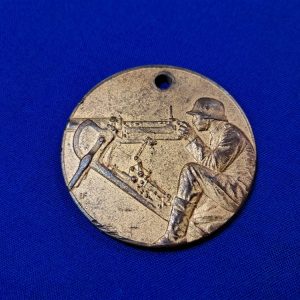 german-1930-dated-shooting-award-table-medal-drilled-for-wear-in-gold-first-place-machine-gun-company