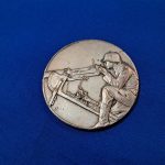german-1927-dated-shooting-award-table-medal-drilled-for-wear-in-gold-first-place-machine-gun-company