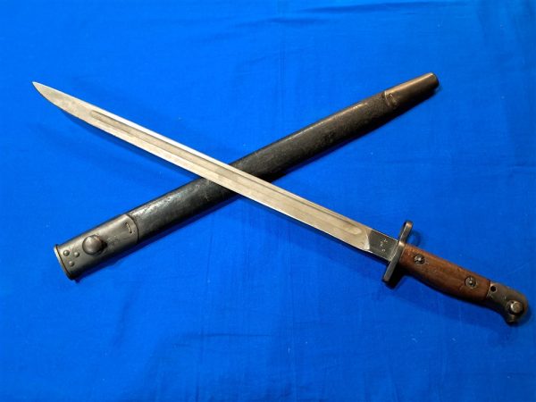 p07-bayonet-british world-war-one-british-bayonet-untouched-not-rebuild-1917-dated-clean-2-tone-blade