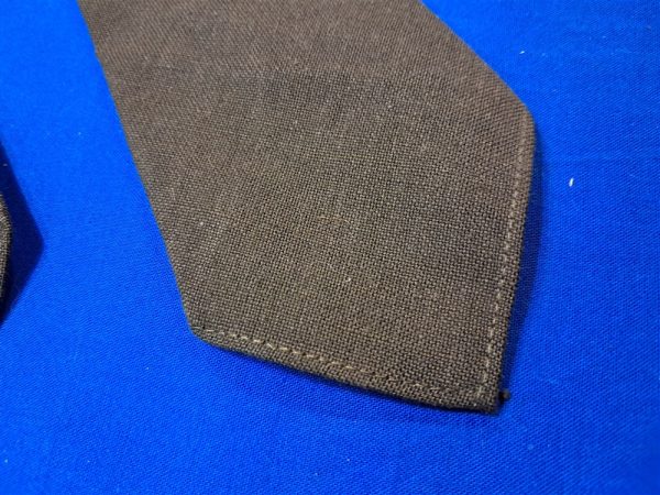 world-war-two-officers-dark-green-tie-for-the-dress-uniform-pinks-and-greens-excellent-condition