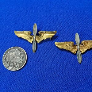 insignia-air-corps- officers-world-war-two-props-larger-size-gold-and-silver-pin-back