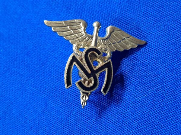 korean-war-era-medical-service-officers-insignia-meyer-manufactured-early-raised-logo
