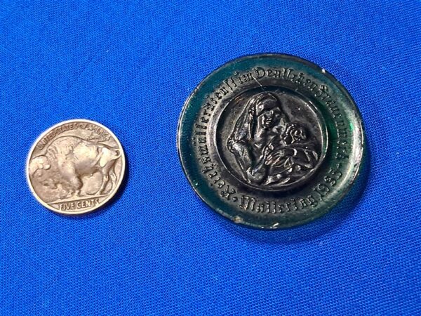 world-war-two-german-tinnie-mother-day-1935-green-solid-glass