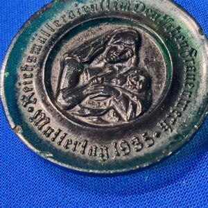 world-war-two-german-tinnie-mother-day-1935-green-solid-glass