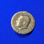 world-war-two-german-political-propaganda-tinnie-button-hitler-one-people