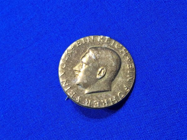 world-war-two-german-political-propaganda-tinnie-button-hitler-one-people