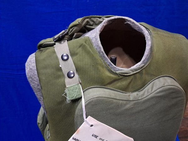 vietnam-war-body-armor-variable-vest-for-ground-troops-with-original-plates-1969-contract-unissued-condition-with-manual