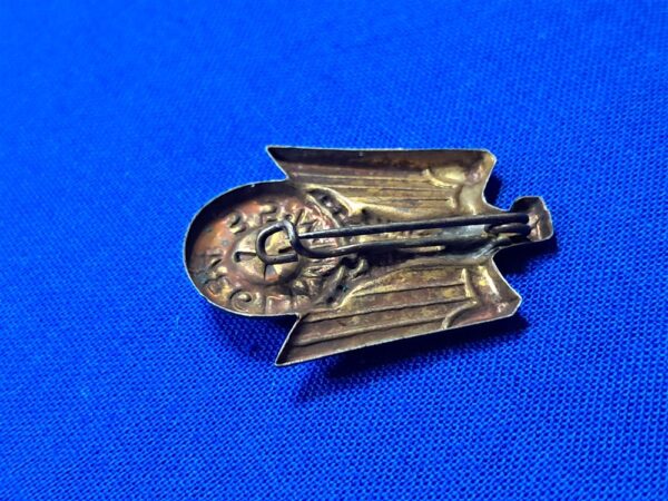 world-war-two-1933-dated-1934-whw-donation-pin-tinnie-for-food-and-comfort-of-citizens-in-germany