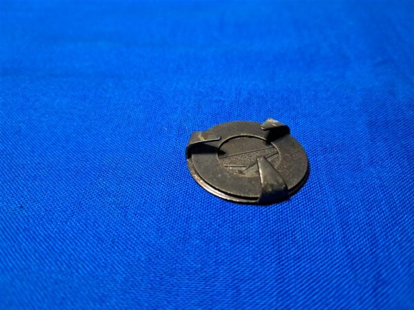 world-war-one-marking-disc-for-equipment-brass-with-washer-and-3-prongs-infantry-marked