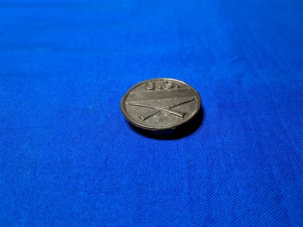 world-war-one-marking-disc-for-equipment-brass-with-washer-and-3-prongs-infantry-marked