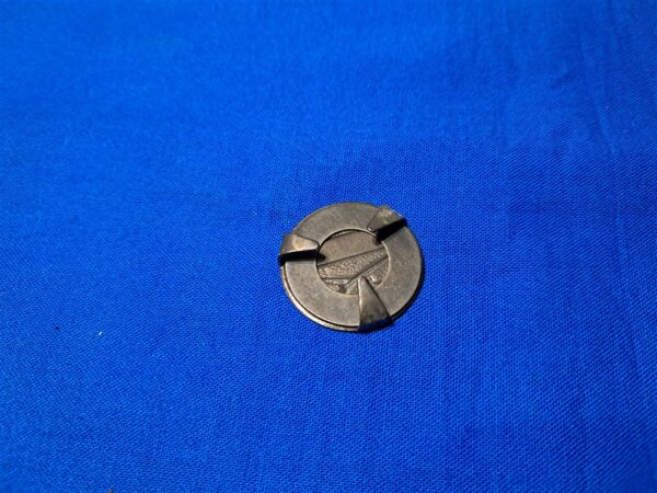 world-war-one-marking-disc-for-equipment-brass-with-washer-and-3-prongs-infantry-marked