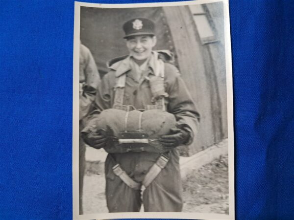 photo-world-wr-two-nurses-britain-jewish-hospital-with-parachute-gear-on-training-field-gear-marching-time-out-35-total