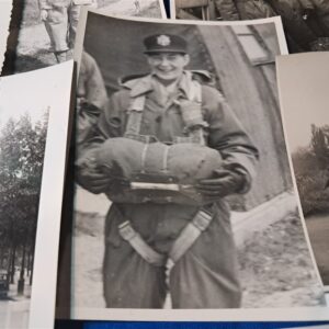 photo-world-wr-two-nurses-britain-jewish-hospital-with-parachute-gear-on-training-field-gear-marching-time-out-35-total