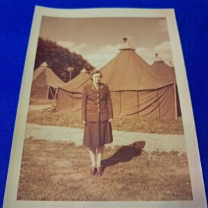 photo-world-wr-two-nurses-britain-jewish-hospital-with-parachute-gear-on-training-field-gear-marching-time-out-35-total