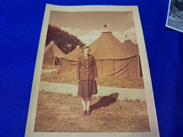 photo-world-wr-two-nurses-britain-jewish-hospital-with-parachute-gear-on-training-field-gear-marching-time-out-35-total