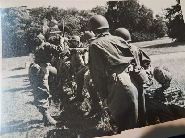 photo-world-wr-two-nurses-britain-jewish-hospital-with-parachute-gear-on-training-field-gear-marching-time-out-35-total