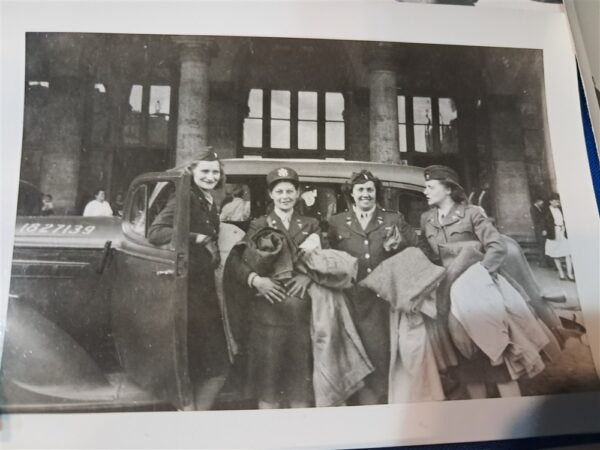 photo-world-wr-two-nurses-britain-jewish-hospital-with-parachute-gear-on-training-field-gear-marching-time-out-35-total